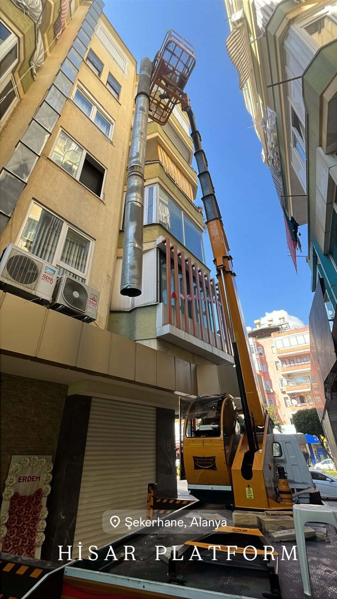 Apartman cephesine baca ve havalandırma borusu montajı